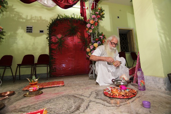 indian wedding priest