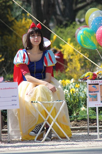 Snow White is wearing sneakers